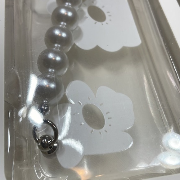 NWT Altar’d State Clear Case W/ White Flowers & Pearls Phone Case For iPhone11 - Picture 3 of 4